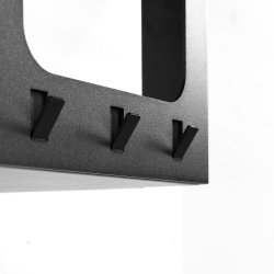 Koons - Hatthylla i svart metall, bredd 70 cm.