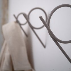 Tupaz - Tre knager i silky taupe metal, vlg mellem 3 strrelser