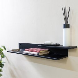 Halen - Hylla i svart metall, bredd 67,5 cm.