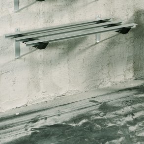 SR2 - Skohylde, bredde 68 cm, v�gh�ngt i rustfri st�l og seks forskellige tr�finish