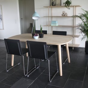 Dico - Spisebord med oval form i massiv eg