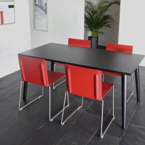 Strati - Matbord i svart laminat