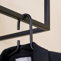 Stratos - Hattehylde i sort metal, bredde 78 cm.