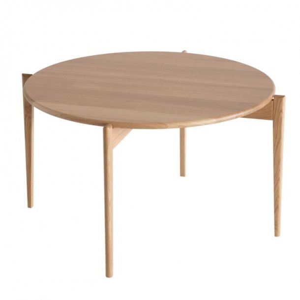 Sweden, Rundt sofabord i massiv eg og fem forskellige finish. � 88 cm x h�jde 48 cm
