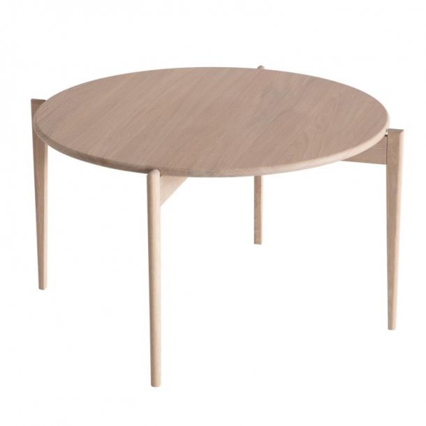 Sweden, Rundt sofabord i massiv eg og fem forskellige finish. � 88 cm x h�jde 48 cm