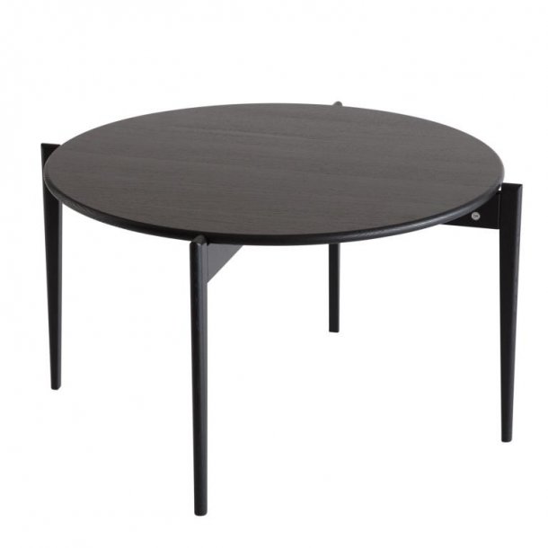 Sweden, Rundt sofabord i massiv eg og fem forskellige finish. � 88 cm x h�jde 48 cm