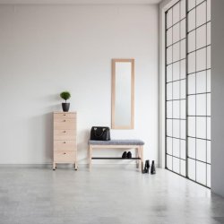 Freja - Entre kommode i massiv eg med 5 skuffer