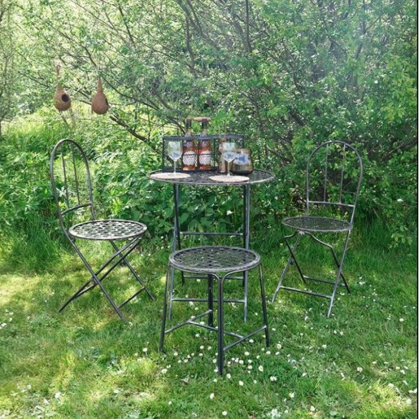 Williamsburg, 2 cafstole i patineret metal med fletsde