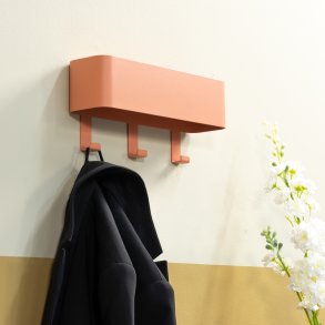 Alhamba - Kroklist med hylla i ljusorange metall, tre krokar