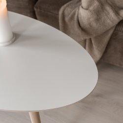 CT 10 - Elipseformet sofabord i hvid laminat og stel i eg