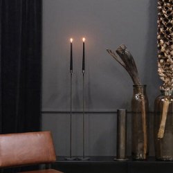 Alto - 2 gulvlysestager i lakeret jern, hjde 90 cm.