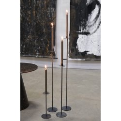 Alto - 2 gulvlysestager i lakeret jern, hjde 90 cm.