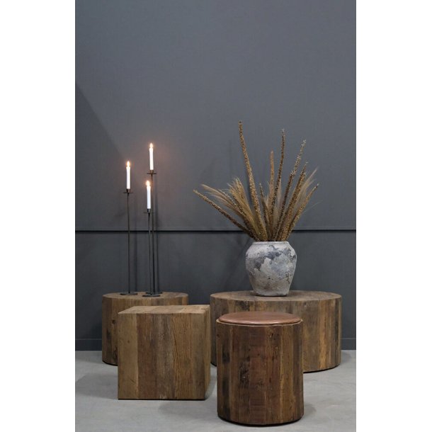 Alto - 2 gulvlysestager i lakeret jern, hjde 75 cm.