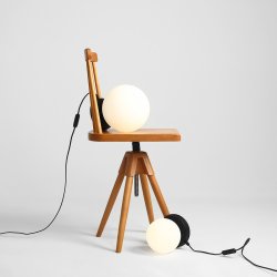 Hazme - Bordlampe i sort metal og hvidt glas,  20 cm