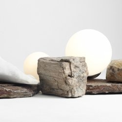 Hazme - Bordlampe i krom og hvidt glas,  20 cm