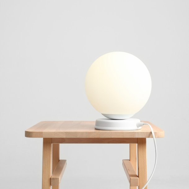 Hazme - Bordlampe i hvidt metal og hvidt glas,  20 cm