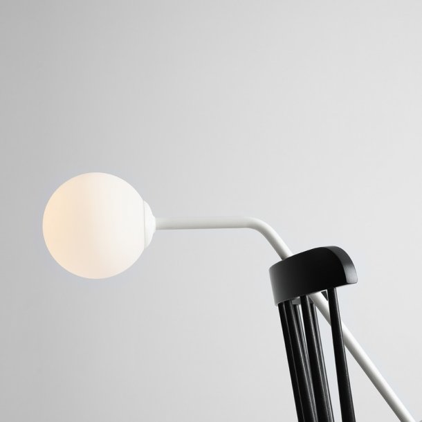 Limelight - Bordlampe i hvidt metal og hvidt glas