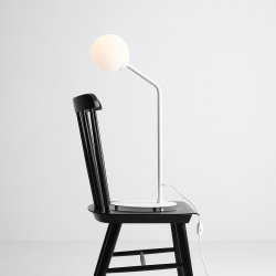Limelight - Bordlampe i hvidt metal og hvidt glas