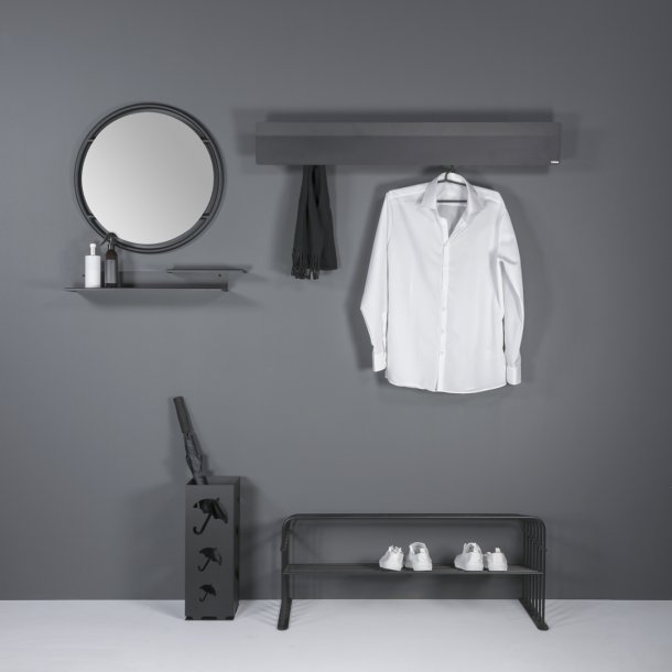 Benjy - Hattehylde i sort metal, bredde 120 cm.