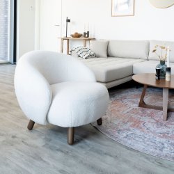 Bear - Lnestol i hvidt kunst lammeskind