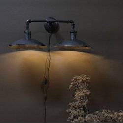 Moorse - Industriel Vglampe i mrkt jern med to skrme