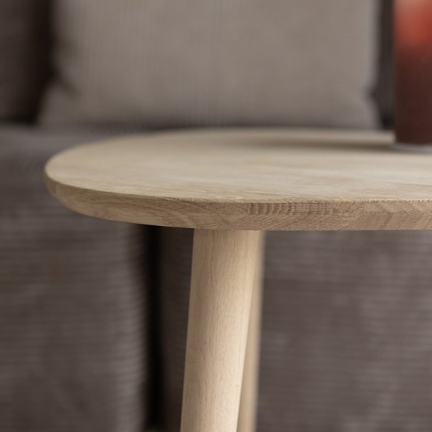 CT 10 - Sofabord i massiv eg med paletform og st�rrelse 89 x 66 cm