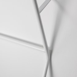 Pinot -tjstativ i hvidt metal