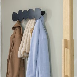 Stones - Knagerkke i sort metal med organiske former, 5 knager