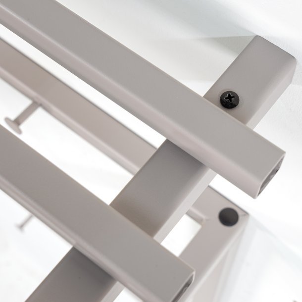 Razor - Hattehylde i silky taupe farvet metal