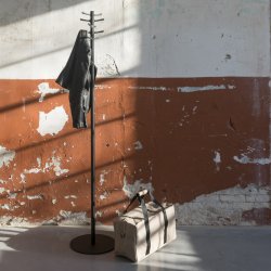 Split - Stumtjener i sort metal