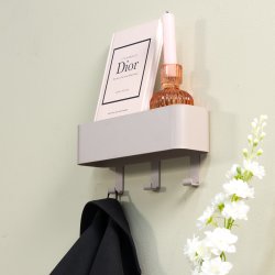 Alhamba - Knagerkke med hylde i silky taupe metal, tre knager