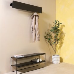 Zoot - Skohylla i svart metall, bredd 103 cm.