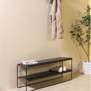 Zoot - Skohylla i svart metall, bredd 103 cm.