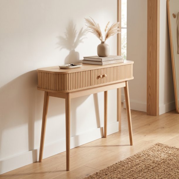 Isak � Konsolbord i ljust tr� med tv� d�rrar.