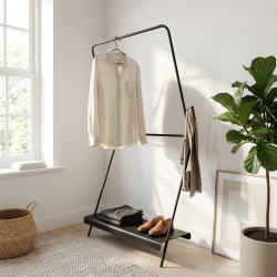 Pinot kl�dst�ll i svart metall