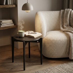 Sweden, Rundt sofabord i massiv eg og fem forskellige finish. � 51 x h�jde 48 cm