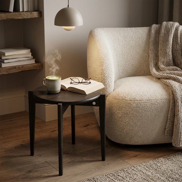 Sweden, Rundt sofabord i massiv eg og fem forskellige finish. � 51 x h�jde 48 cm