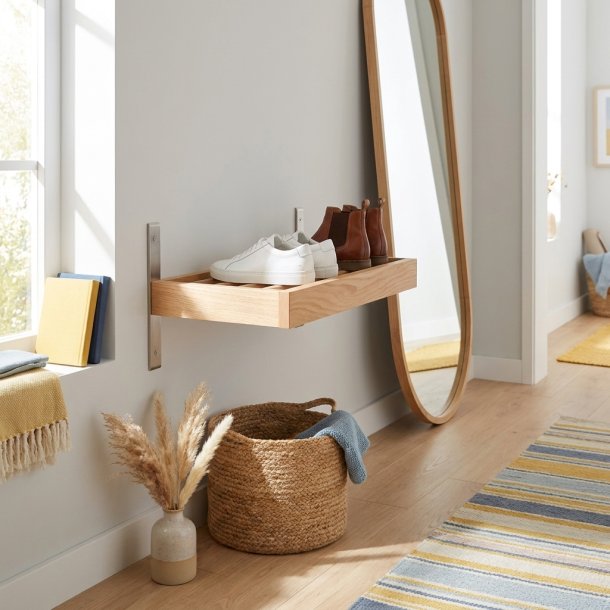 Hall - Skohylde som v�gmodel med en bredde p� 50 cm
