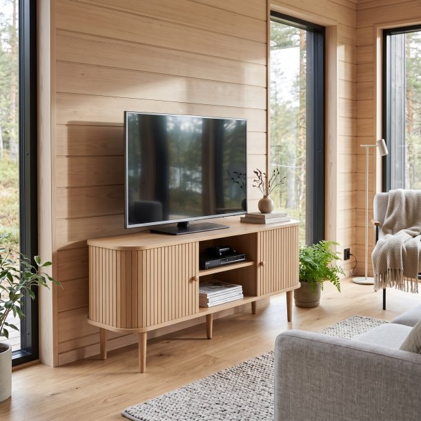 Smoke � TV-b�nk i ljus tr� med tv� skjutd�rrar och ett hyllplan