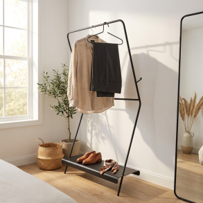 Pinot kl�dst�ll i svart metall