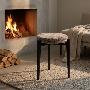 Assist - Taburet med sahara f�reskindss�de, syv forskellige finish