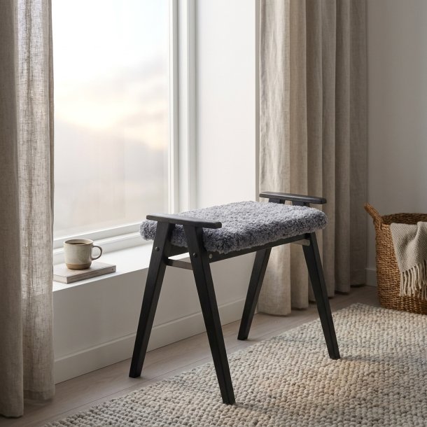 Elam - Taburet i sortbejdset eg, fem forskellige s�der