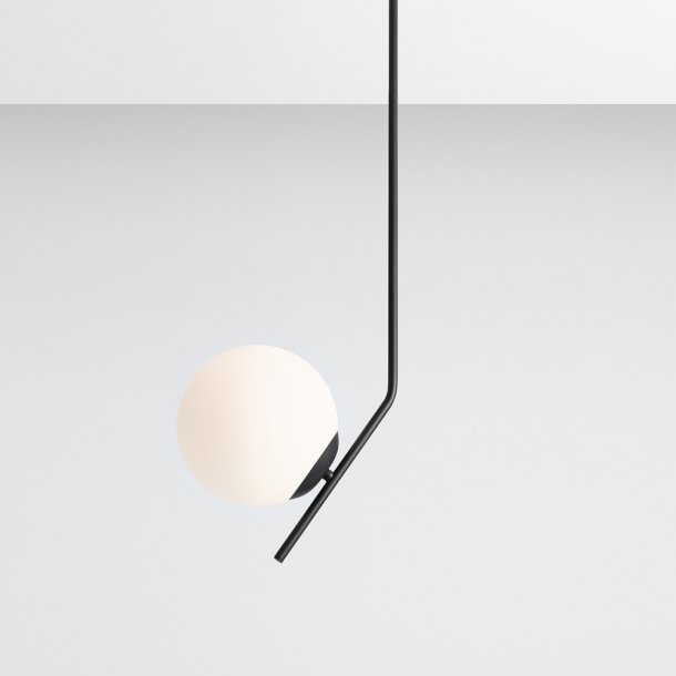 Arts - Loftlampe i sort metal og hvidt glas, hjde 95 cm