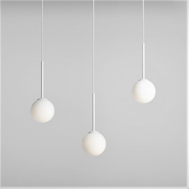 Stick - Loftlampe i hvid metal og glas, tre  14 cm. kupler