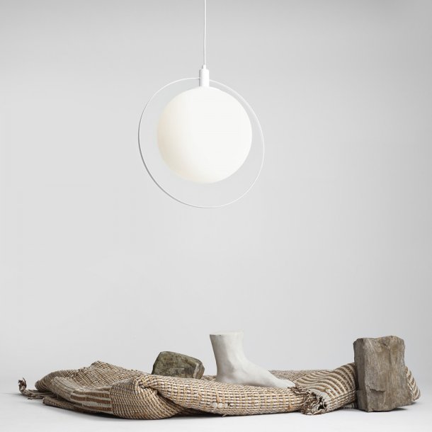 Magic - Loftlampe i hvidt metal og hvidt glas