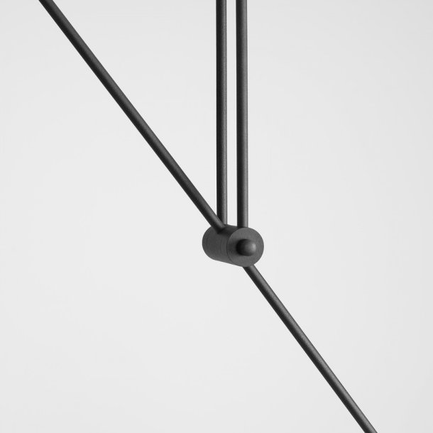 Point - Loftlampe i sort metal og to hvide skrme