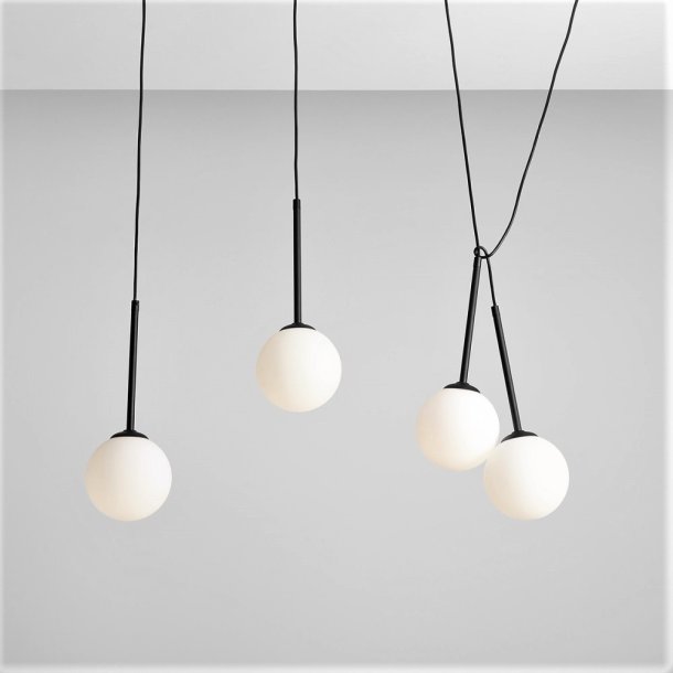 Stick - Loftlampe i sort metal og glas, fire  14 cm. kupler