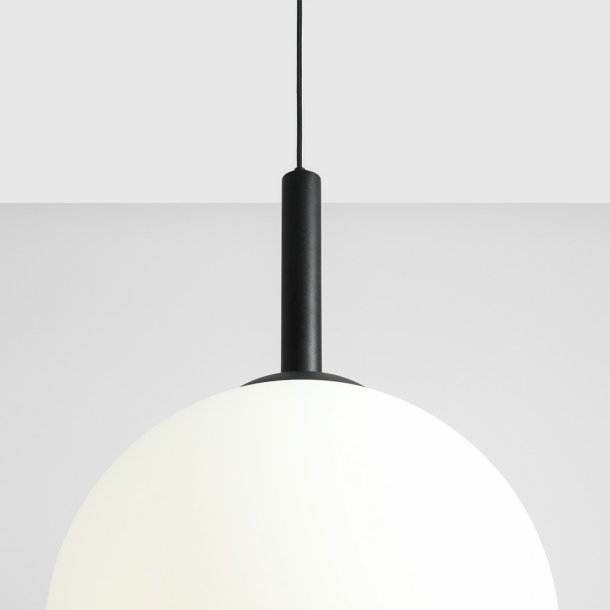 Stick - Loftlampe i sort og glas,  50 cm. kuppel