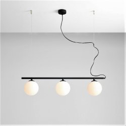 Tudor - Loftlampe i sort metal og tre hvide glaskupler