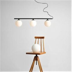 Tudor - Loftlampe i sort metal og tre hvide glaskupler